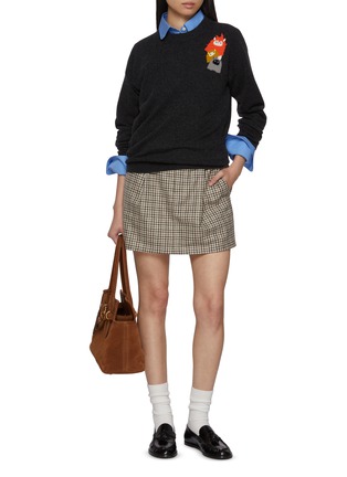 模特儿示范图 - 点击放大 - BAZ & FRIENDS - X DREYDEN 混羊毛 MINI MONSTER CREW 图案针织衫