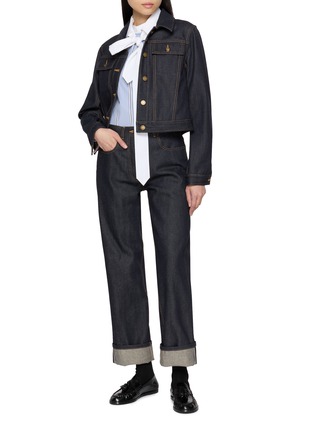 模特儿示范图 - 点击放大 - THOM BROWNE - Striped Bow Tie Shirt