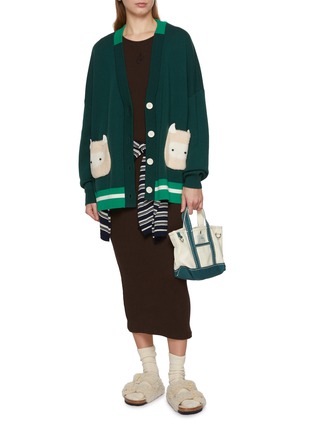 模特儿示范图 - 点击放大 - BAZ & FRIENDS - X CYNTHIA & XIAO 羊毛 BAZ 图案针织开衫