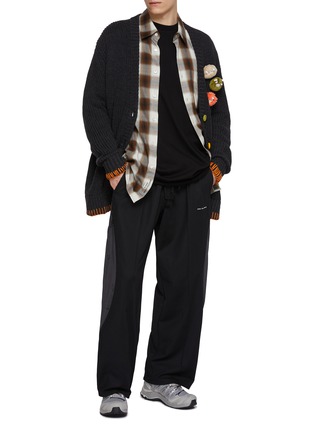 细节 - 点击放大 - BAZ & FRIENDS - X CYNTHIA & XIAO 羊毛迷你怪兽缀饰针织开衫