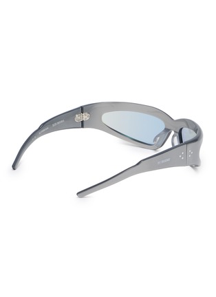模特儿示范图 - 点击放大 - OFF BROADWAY - Sleek Butcher Acetate Angular Sunglasses