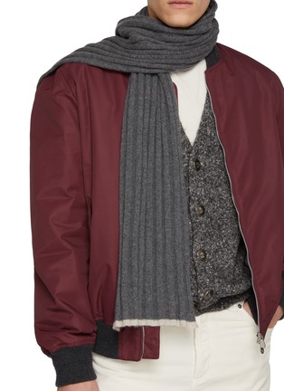 模特儿示范图 - 点击放大 - BRUNELLO CUCINELLI - 羊绒围巾