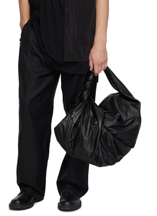 模特儿示范图 - 点击放大 - DISCORD YOHJI YAMAMOTO - 皮革单肩包