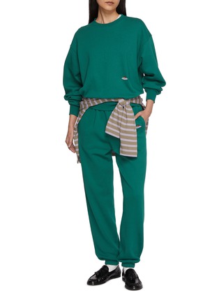 模特儿示范图 - 点击放大 - HOMMEGIRLS - X FRUIT OF THE LOOM 刺绣LOGO 纯棉卫衣