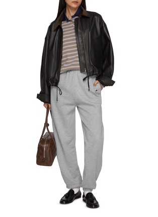 模特儿示范图 - 点击放大 - HOMMEGIRLS - X FRUIT OF THE LOOM 长袖条纹纯棉 POLO 衫