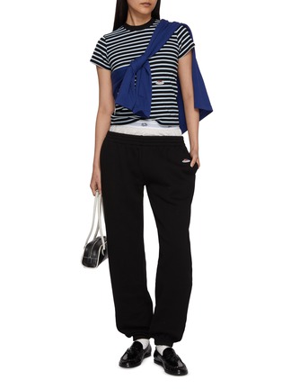 模特儿示范图 - 点击放大 - HOMMEGIRLS - X FRUIT OF THE LOOM 条纹纯棉 T 恤