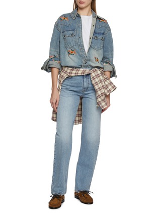 模特儿示范图 - 点击放大 - FOUND - Bouquet Floral Embroidered Western Denim Shirt