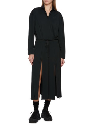 模特儿示范图 - 点击放大 - LACOSTE - Pleated Maxi Dress