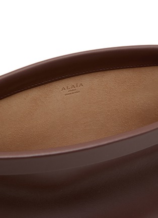 细节 - 点击放大 - ALAÏA - 中号 LE CLICK EAST WEST 皮革手提袋