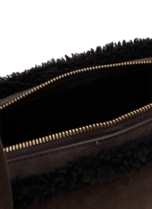 细节 - 点击放大 - ALAÏA - Medium Le Teckel Shearling Suede Shoulder Bag