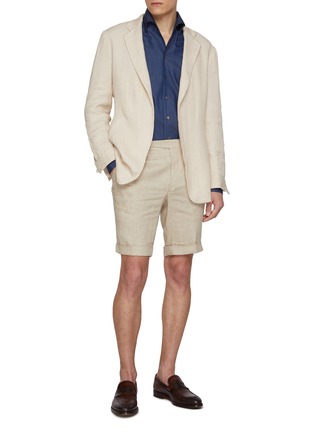 模特儿示范图 - 点击放大 - MAGNUS & NOVUS - Flat Front Linen Shorts