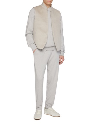 模特儿示范图 - 点击放大 - MAGNUS & NOVUS - Stand Collar Cashmere Vest