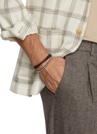 模特儿示范图 - 点击放大 - THOMPSON OF LONDON - Lucky Clover Double Wrap Leather Bracelet