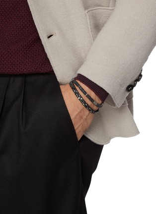 模特儿示范图 - 点击放大 - THOMPSON OF LONDON - Mini Pyramid Macramé Bracelet