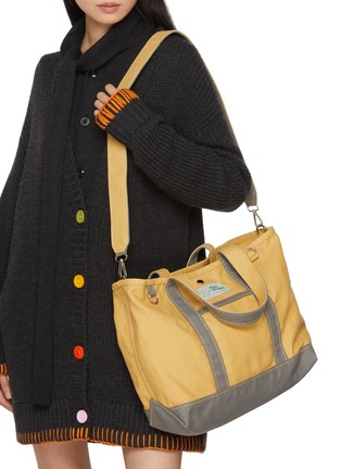 模特儿示范图 - 点击放大 - BAZ & FRIENDS - 大号撞色帆布包