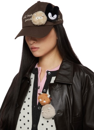 模特儿示范图 - 点击放大 - BAZ & FRIENDS - 毛绒胸针四件套