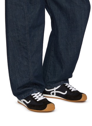 模特儿示范图 - 点击放大 - LOEWE - Ballet Runner 2.0 Low Top Men's Sneakers