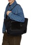 模特儿示范图 - 点击放大 - LOEWE - Flex Zipped Canvas Suede Tote Bag