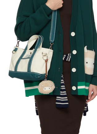 模特儿示范图 - 点击放大 - BAZ & FRIENDS - BAZ 毛绒包挂