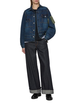 模特儿示范图 - 点击放大 - SACAI - Hybrid Striped Smocked Back Cotton T-Shirt