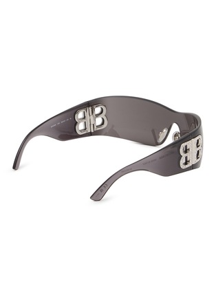 模特儿示范图 - 点击放大 - BALENCIAGA - BOSSY MASK 面罩形太阳眼镜