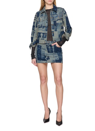 模特儿示范图 - 点击放大 - JEAN PAUL GAULTIER - Newspaper Print Point Collar Cotton Denim Jacket