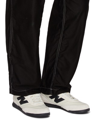 模特儿示范图 - 点击放大 - NEW BALANCE - RC42 Low Top Lace Up Men’s Sneakers