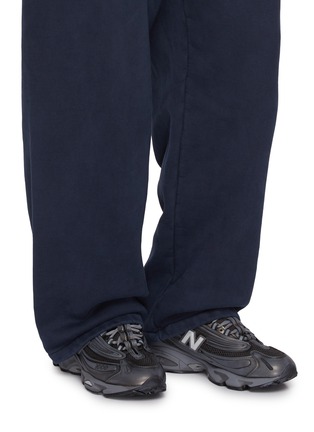 模特儿示范图 - 点击放大 - NEW BALANCE - 1000 Low Top Men's Sneakers