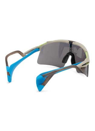 模特儿示范图 - 点击放大 - OAKLEY - Stunt Wing Prizm Lenses Sunglasses