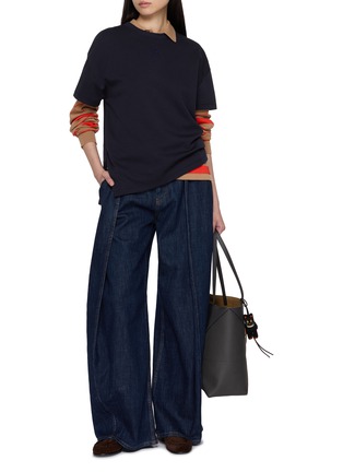 模特儿示范图 - 点击放大 - LOEWE - Asymmetrical Anagram Cotton Blend T-Shirt