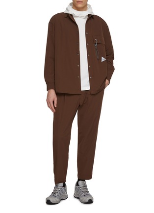 模特儿示范图 - 点击放大 - AND WANDER - Carabiner Clip Pocket Shirt