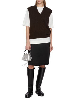 模特儿示范图 - 点击放大 - BOWTE - Padded Shoulder Raglan Sleeve Cotton T-Shirt