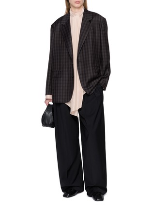 模特儿示范图 - 点击放大 - BOWTE - Knot Collar Detail Blouse