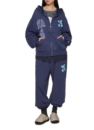 模特儿示范图 - 点击放大 - GOODBAI - x Lane Crawford Bow Appliqué Printed Zip Up Jacket