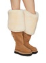 模特儿示范图 - 点击放大 - UGG - X sacai Flat Thigh High Suede Shearling Boots
