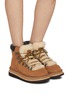 模特儿示范图 - 点击放大 - UGG - X sacai Flat Platform Ankle Suede Shearling Hiker Boots