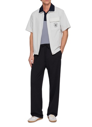 模特儿示范图 - 点击放大 - SOUTHCAPE - Embossed Dinosaur Logo Polo Shirt