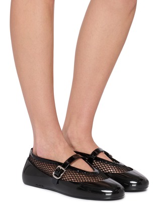 模特儿示范图 - 点击放大 - ALAÏA - La Ballerine Fishnet Mary Jane Flats