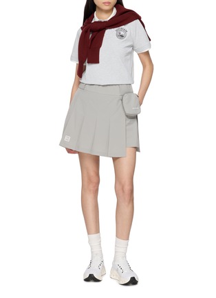 模特儿示范图 - 点击放大 - SOUTHCAPE - Contrast Collar Polo Top