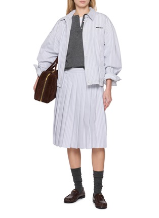 模特儿示范图 - 点击放大 - MIU MIU - Pleated Striped Midi Poplin Skirt