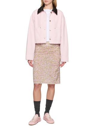 模特儿示范图 - 点击放大 - PRADA - 碎花印花中长半身裙