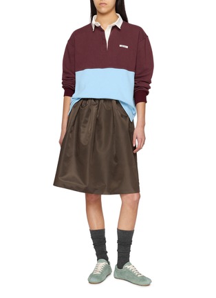 模特儿示范图 - 点击放大 - PRADA - 撞色长袖 POLO 衫