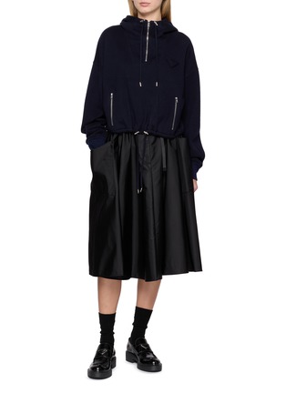 模特儿示范图 - 点击放大 - PRADA - Belted Knee Length Skirt