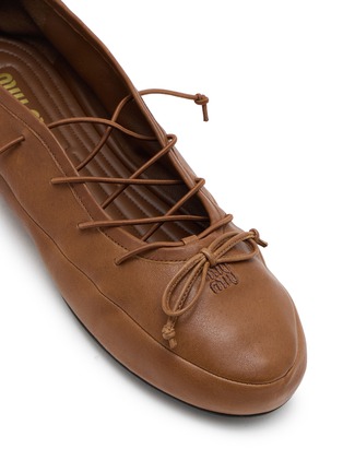 细节 - 点击放大 - MIU MIU - 系带芭蕾舞平底鞋