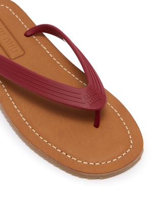 细节 - 点击放大 - MIU MIU - Logo Embossed Flip Flops
