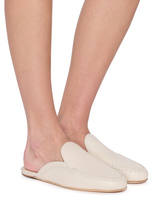 模特儿示范图 - 点击放大 - ANN DEMEULEMEESTER - SIKA 皮革拼接拖鞋