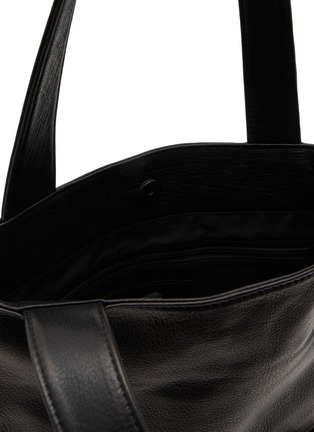 细节 - 点击放大 - DISCORD YOHJI YAMAMOTO BAGS - Small Clasp Pocket Leather Tote Bag
