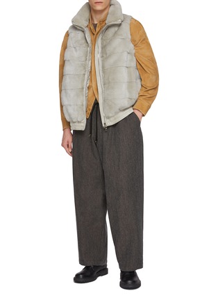 模特儿示范图 - 点击放大 - KRUF - Milk Fur Puffer Vest