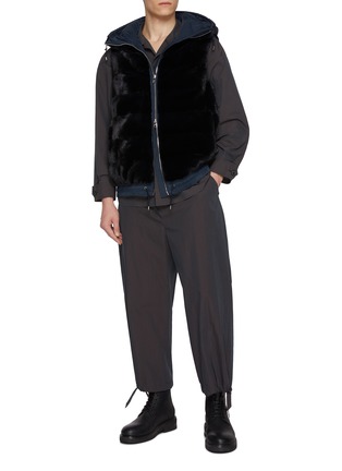 模特儿示范图 - 点击放大 - KRUF - Hooded Milk Fur Puffer Vest