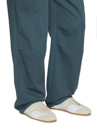 模特儿示范图 - 点击放大 - DRIES VAN NOTEN - Dustin Leather Suede Women's Sneakers